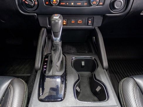 Used 2022 Nissan Frontier PRO-4X w/ Pro-4X Premium Package image 18