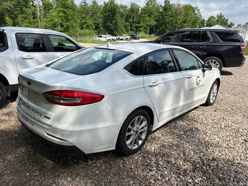 Used 2020 Ford Fusion SE FWD image 3