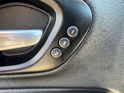 Used 2022 Jeep Cherokee Limited w/ Mopar Interior Package image 26