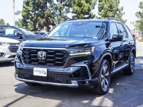Used 2023 Honda Pilot Elite image 3