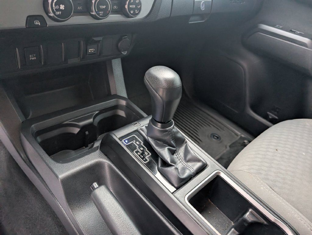 Used 2022 Toyota Tacoma SR RWD image 18