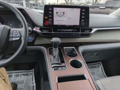 Certified 2023 Toyota Sienna LE image 17