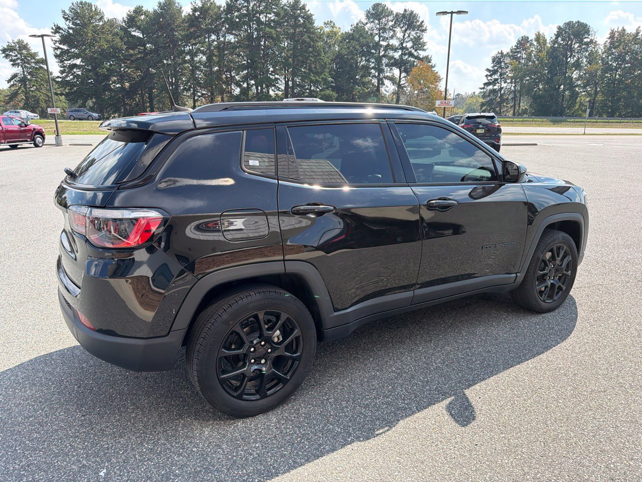 Used 2023 Jeep Compass Latitude AWD/4WD image 10