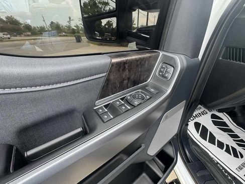 Used 2025 Ford F250 Lariat AWD/4WD image 13