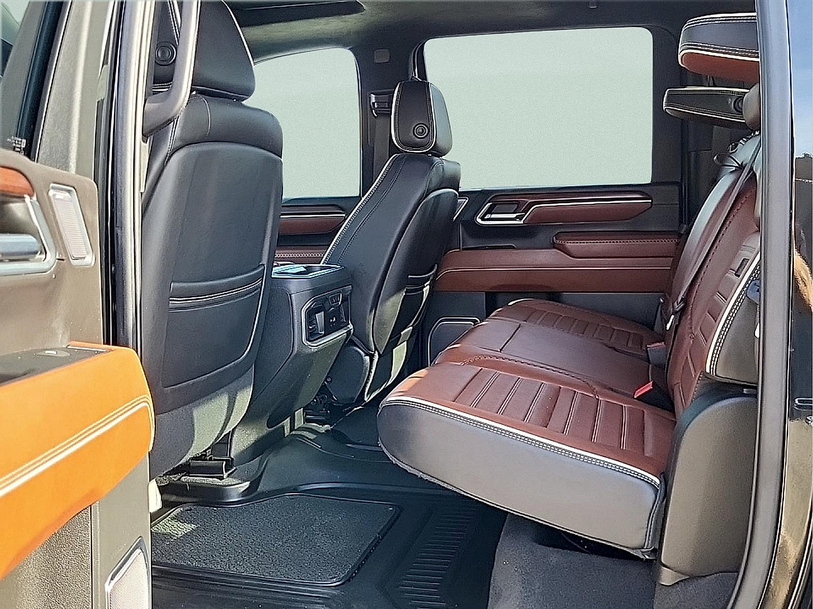 Used 2024 GMC Sierra 3500 Denali Ultimate AWD/4WD image 12