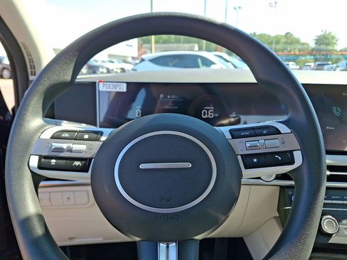 Certified 2025 Hyundai Tucson SE image 22