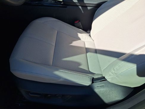 Used 2025 Toyota Camry XLE image 16