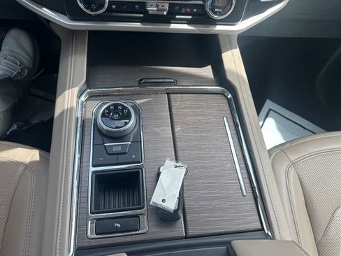 Used 2024 Ford Expedition Limited RWD image 16