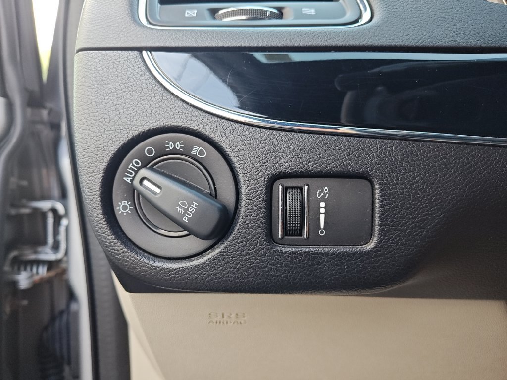 Used 2018 Dodge Grand Caravan SXT FWD image 26