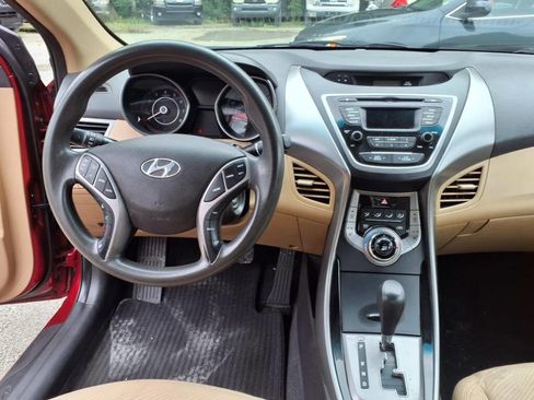 Used 2013 Hyundai Elantra GLS w/ Preferred Pkg image 10