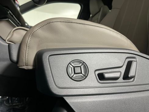 New 2025 Audi Q5 Prestige image 13