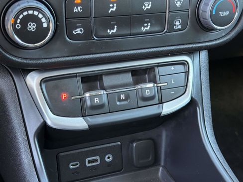 Used 2024 GMC Terrain SLE image 13