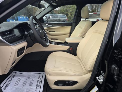 New 2025 Jeep Grand Cherokee Limited image 8