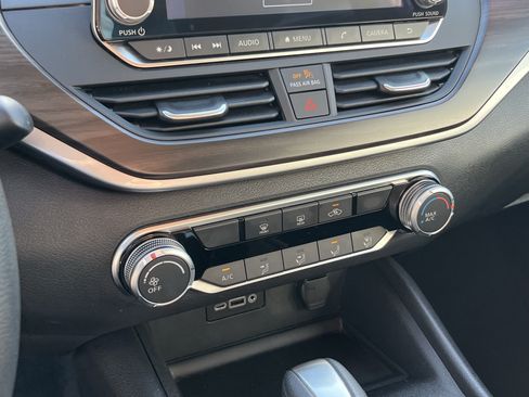 Used 2025 Nissan Altima 2.5 SV FWD image 22
