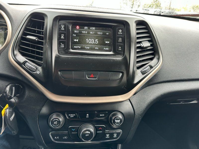 Used 2014 Jeep Cherokee Latitude w/ Cold Weather Group FWD image 16