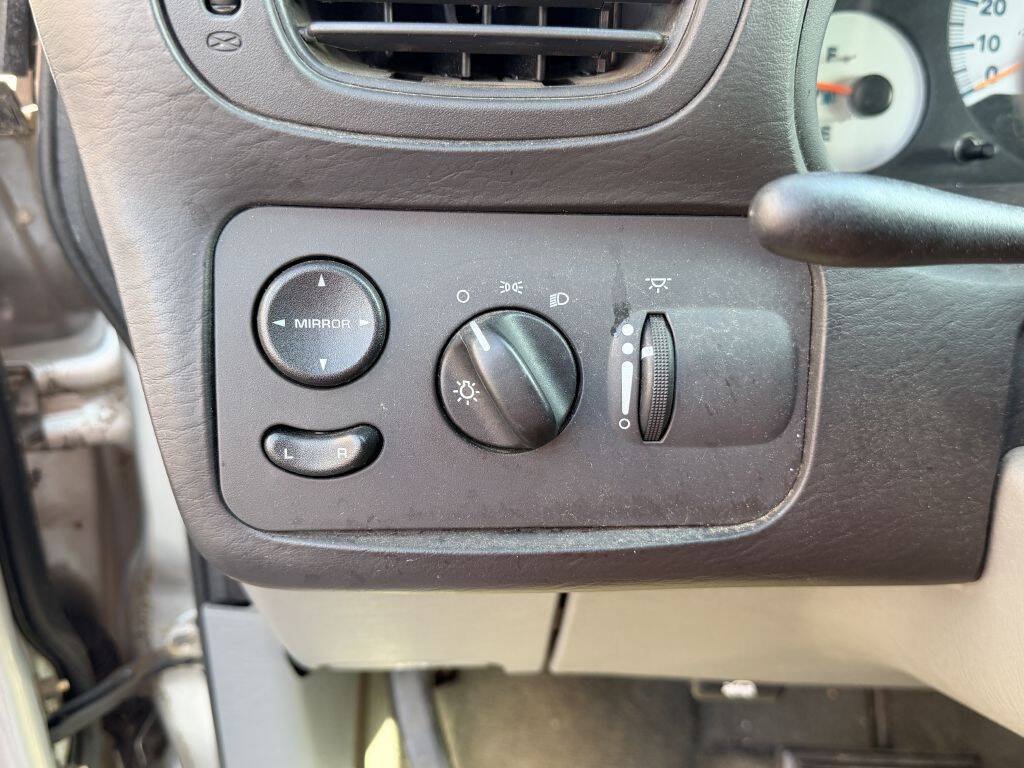 Used 2005 Dodge Grand Caravan SE w/ Popular Equipment Group I FWD image 13