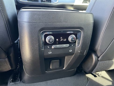 Used 2024 Chevrolet Suburban Z71 w/ Luxury Package image 25