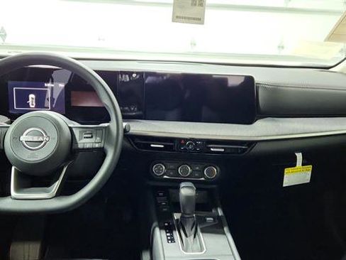 Certified 2025 Nissan Kicks SV w/ Illumination Package image 29