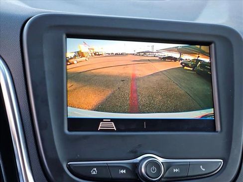 Used 2021 Chevrolet Equinox LS image 16