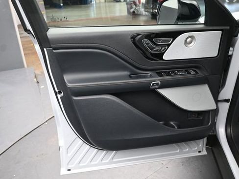 Certified 2025 Lincoln Aviator Reserve w/ Equipment Group 201A AWD/4WD image 18