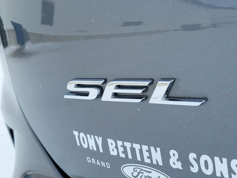 Used 2024 Ford Edge SEL w/ Convenience Package image 7