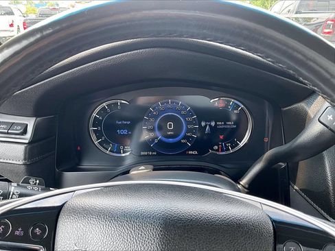 Used 2018 Cadillac Escalade Premium Luxury AWD/4WD image 21