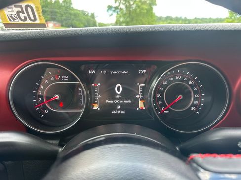 Used 2022 Jeep Gladiator Rubicon w/ Cold Weather Group AWD/4WD image 15