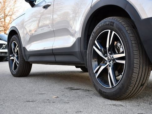 Certified 2025 Volvo XC40 B5 Core image 9