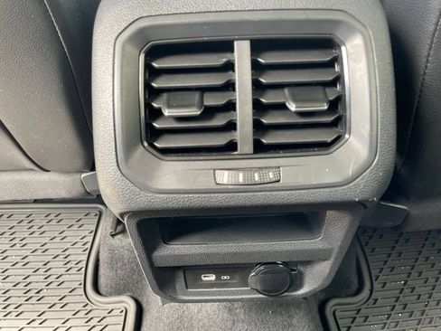 Used 2024 Volkswagen Tiguan SE FWD image 20