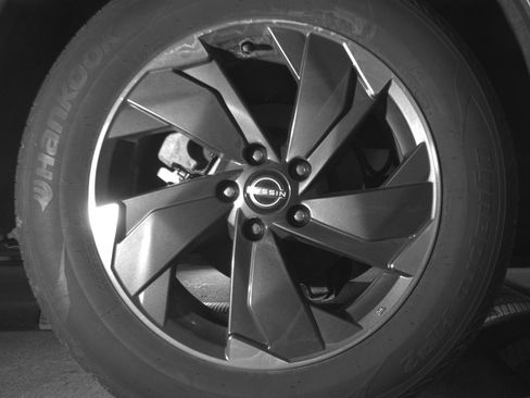 Used 2025 Nissan Rogue SV image 15