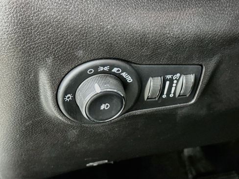 Used 2023 Jeep Compass Limited w/ Elite Group AWD/4WD image 14