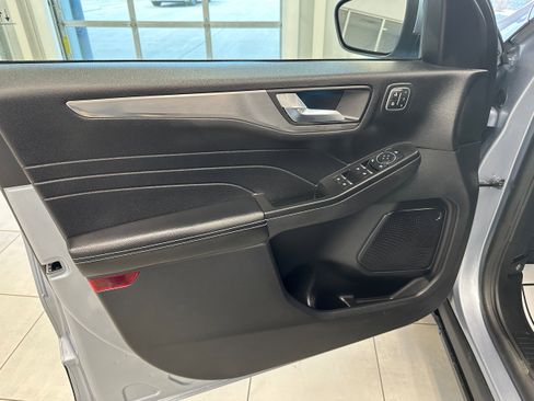 Used 2022 Ford Escape Titanium image 13