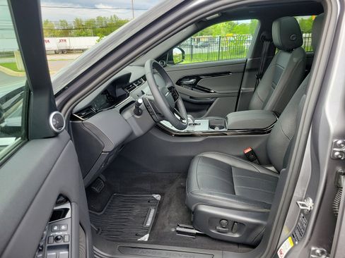 Used 2024 Land Rover Range Rover Evoque S image 12