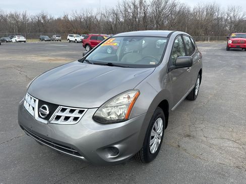 Used 2015 Nissan Rogue S image 2