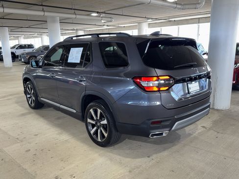 Used 2024 Honda Pilot Touring image 6