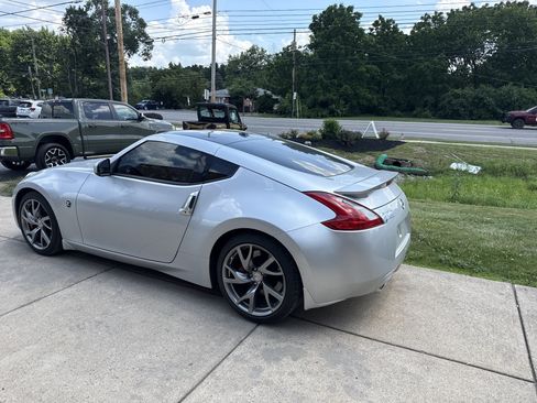 Used 2014 Nissan 370Z Touring w/ Sport Package RWD image 5