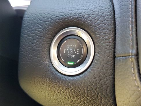 Used 2024 GMC Yukon XL Denali image 35