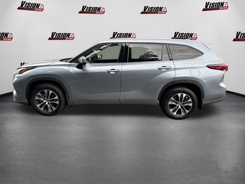 Used 2022 Toyota Highlander XLE AWD/4WD image 8