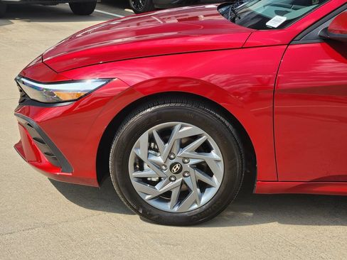 Used 2024 Hyundai Elantra SEL FWD image 8
