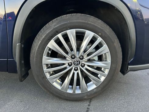 Used 2023 Toyota Highlander Platinum image 30