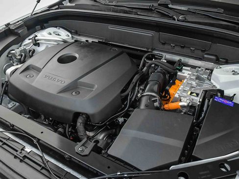 Certified 2025 Volvo XC60 T8 Plus w/ Protection Package Premier image 27