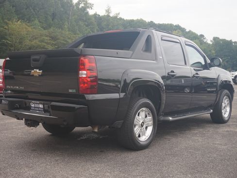 Used 2011 Chevrolet Avalanche LT w/ Luxury Package image 5