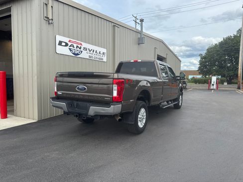 Used 2017 Ford F250 XL w/ STX Appearance Package AWD/4WD image 3