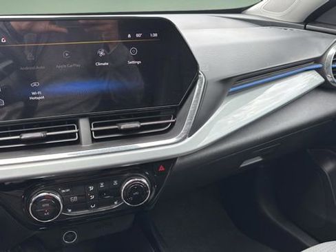 Used 2025 Chevrolet Trax LT w/ Driver Confidence Package FWD image 22