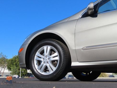 Used 2006 Mercedes-Benz R 500 4MATIC image 25
