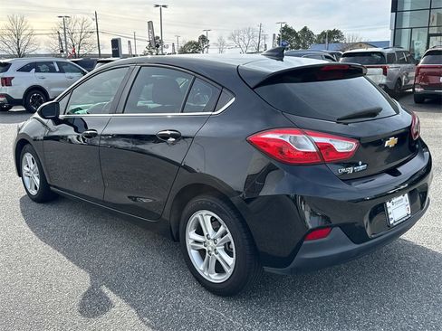Used 2018 Chevrolet Cruze LT w/ Convenience Package image 5