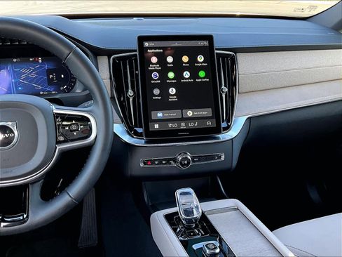 Used 2026 Volvo XC90 B5 Plus image 9