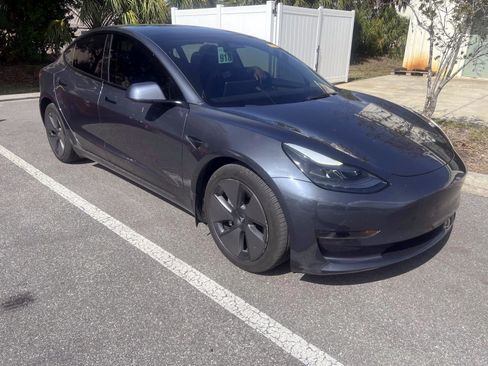 Used 2023 Tesla Model 3 Standard Range image 1