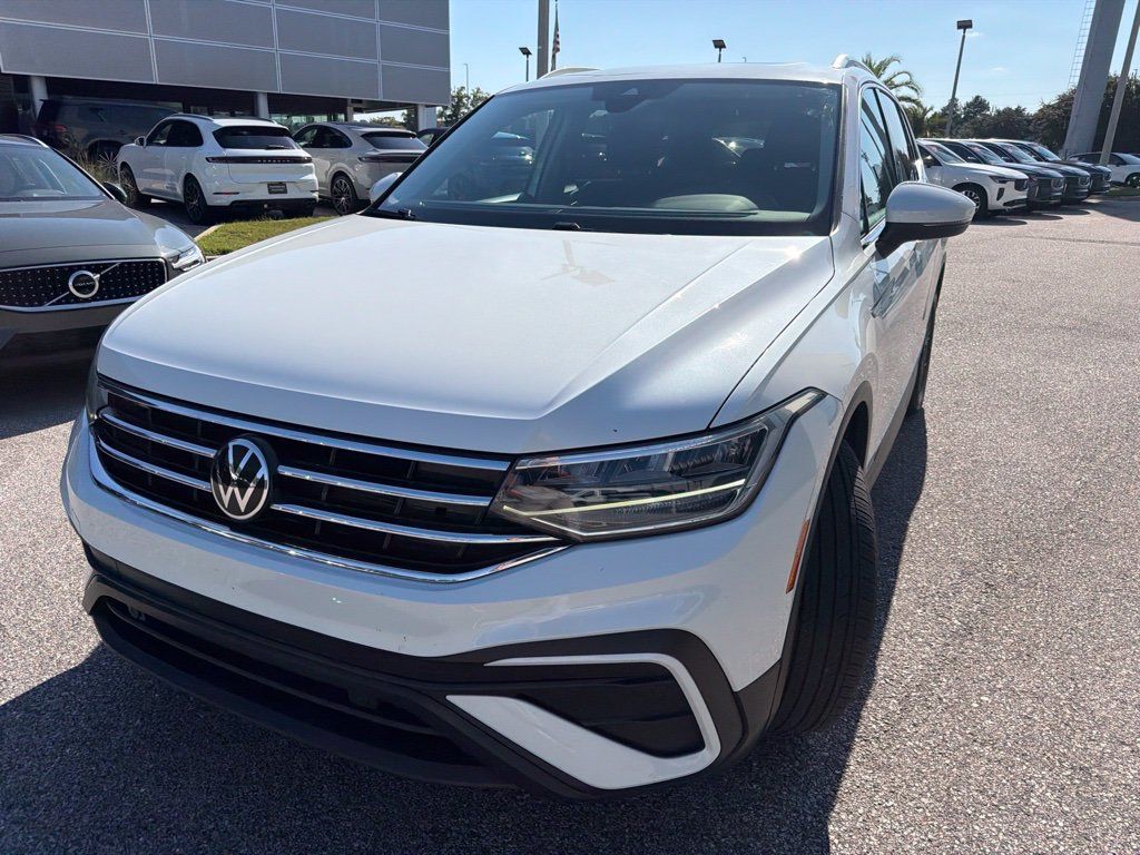 Used 2023 Volkswagen Tiguan SE FWD image 6