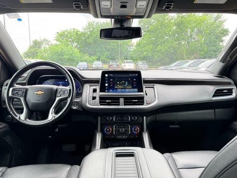 Used 2022 Chevrolet Suburban LT RWD image 17